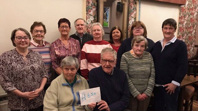 Bagenalstown festive swim committee present cheque to Carlow/Kilkenny Homecare Team Bagenalstown festive swim committee present cheque to Carlow/Kilkenny Homecare Team