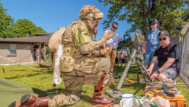 Fine weather draws crowds to museum military day Fine weather draws crowds to museum military day