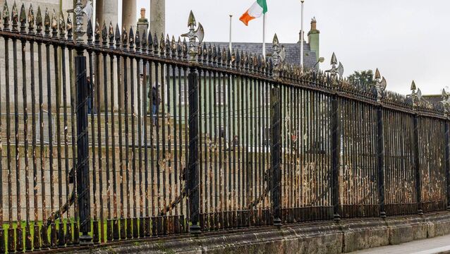 Restoration of courthouse railings gets green light Restoration of courthouse railings gets green light